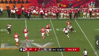 Mahomes makes diving pass and receiver drops the ball