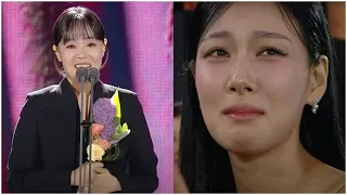 At the 60th Baeksang Awards, a supporting actress's acceptance speech moved the whole audience to te