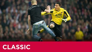 Esteban wordt aangevallen in ArenA | Ajax - AZ | 2011-2012