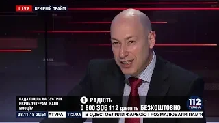 Гордон: Янукович пел в караоке и вдохновенно читал стихи про "шахтера, что ищет в шахте дух отца"