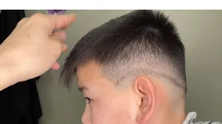 Стрижка для мальчика на торчащие волосы. Haircut for a boy.