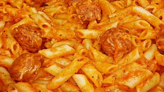 ¡Esta receta te volverá loco! Pasta con Chorizo y Queso en salsa de tomate! ¡Increíblemente fácil!