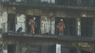 Spanish firefighters search for victims of blaze in Valencia flats | AFP