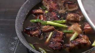 Pork belly in a pan in a great sauce will not leave anyone indifferent.