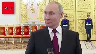 Putin bringt offenbar betrunken eigene Propaganda-Lügen durcheinander