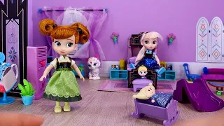 "🛠️✨ ¡Construyo una nueva habitación para mi muñeca Elsa de Frozen! ❄️👑