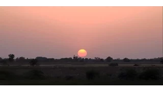 Extraordinary ! Almost 2 Mins Parallel Run With Setting Sun Aboard Superfast Train - Brilliant !