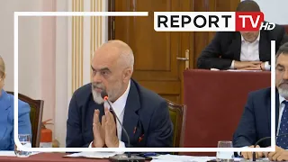 Rama: E pakuptimtë që Kryeministri e kryetari i Bashkisë t’i mbajnë pishën çdo vartësi!