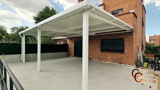 Pérgola en panel sándwich teja roja