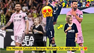 The Mascots Priceless Reaction to Walking out with Messi during inter Miami vs Nashville fc 🥺❤️