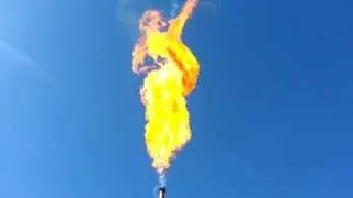 Розжиг факела сырого газа