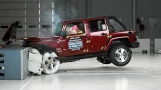 2008 Jeep Wrangler 4-door moderate overlap IIHS crash test