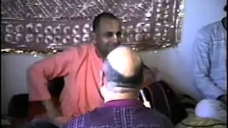 Hare Krishna Kirtan 1994 - Nava Yogendra Swami - 2