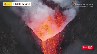 27/10/21 D Fuente eruptiva del cono principal de cerca, este medio día. Erupción La Palma IGME-CSIC