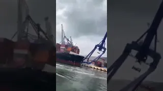 vessel yang ming crash into the cranes of evyap port turkiya #yangmingshan #container #vessel #crash