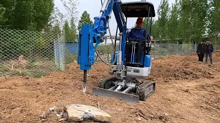 Rippa NDI322 mini excavator with hammer.