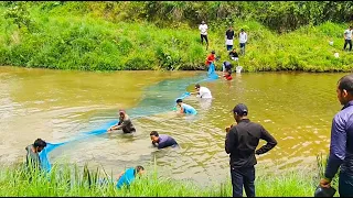 Agriculture Students Learn to Catch Fish with Nets at Uttarpani Polytechnic Institute