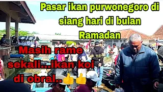 Siang hari ikan koinya di obral di Pasar ikan purwonegoro Banjarnegara