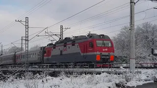 Электровоз ЭП1П-051 с поездом №446Е ЕкатеринбургーКисловодск