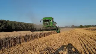 John Deere T560i combine with 722X header in 5 ton/acre wheat.