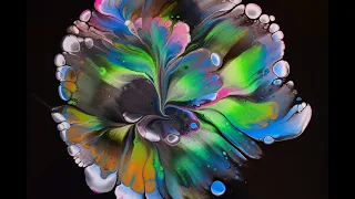 Выразительные цветы на чёрном фоне в технике Fluid art/ Акриловая заливка.