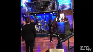 Black Thought & DJ Jazzy Jeff Warm Up The Crowd On The Set Of Jimmy Fallon