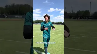 Memo Ochoa kicks field goals with the Houston Texans 🏈