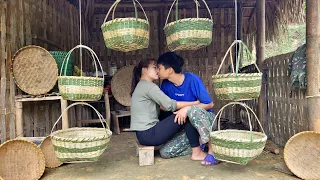 The process of weaving handmade bamboo baskets is sold on the market - Bringing warm love together