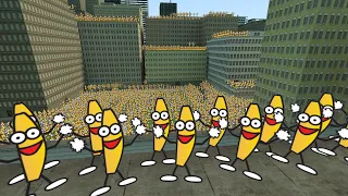 Trying To Escape The Banana Nextbot Horde in Gmod !!