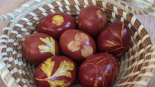 Natural Dyeing Easter Eggs with Onion Skins