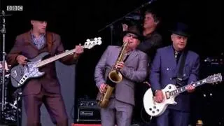 Madness perform 'Embarrassment' at Reading Festival 2011 - BBC