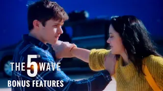 Maika Monroe - The 5th Wave - Bonus Features - Gag Reel