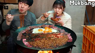 Mukbang | Jjapaghetti, Green onion Kimchi, fried egg and grilled beef together.