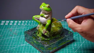 Diorama Frog sitting on skull / Polymer Clay / Epoxy resin