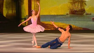 Па де де из балета «Корсар» Лири Вакабаяси и Кубаныч Шамакеев.