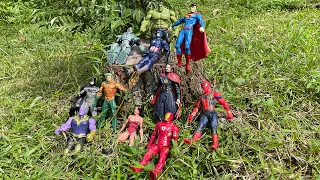 AVANGERS vs JUSTICE LEAGUE, SPIDER MAN, SUPER MAN, IRON MAN, THANOS, AQUAMAN, WONDER WOMEN.