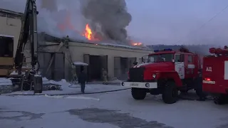 В гаражном боксе микрорайона "Заречная" произошел пожар.