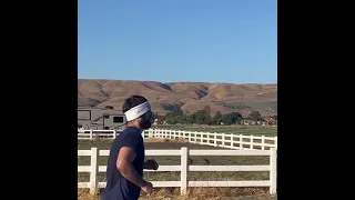 Зубайра Тухугов на пробежке в Калифорнии . ибнь2021