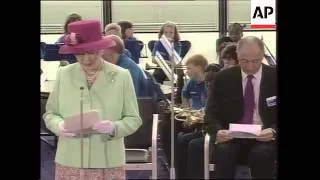 Queen attends opening of London's new City Hall