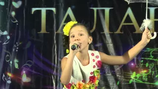 Крашенинникова Мария( 9 лет)солистка ансамбля "Хрустальная капель" песня"Вслед за тенью"