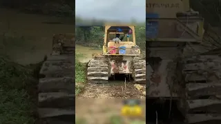 Komatsu Bulldozer Cross Water Easily