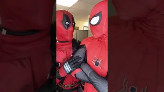 KISS ME💋😏#kiss #deadpool #spiderman #marvel #love  #comedy #lgbt #lmao #avengers #gay #4k #lovestory