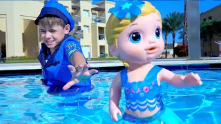 Politia salveaza papusa Baby Alive din piscina Istorioara educativa pentru copii
