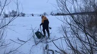 Рыбалка на ОКЕ / ВОДА УШЛА ЛЁД ПРОСЕЛ/ Последний ЛЁД на ОКЕ