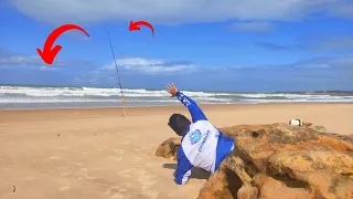 Veja o Que Aconteceu Nessa Pesca de Praia, ele Arrastou a Linha até o Outro Lado!