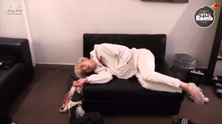 [BANGTAN BOMB] It's the pose when BTS sleep normally