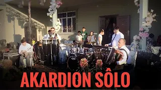 Akardiyon sôlo