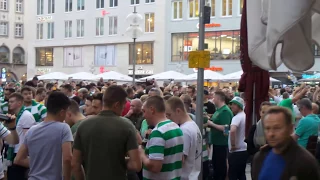 Celtic fans op de Marienplatz in München (17-10-2017)