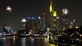 Frankfurt New Year's Eve 2013/2014 impressive Fireworks in front of the skyline / Silvesterfeuerwerk