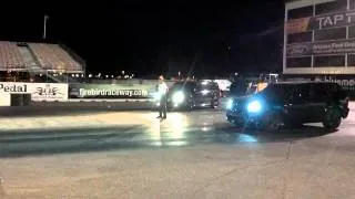 Ford Flex Ecoboost vs Jeep SRT8 drag race